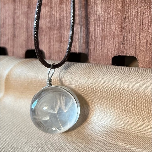 Beautiful Necklace 21” BN - Picture 2 of 3